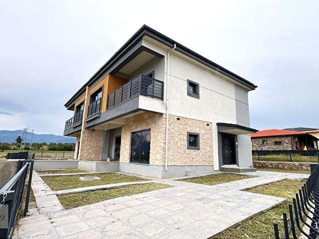 TEK YETKİLİ AYGÜLDEN EDREMİT YAYLA ÖNÜNDE 462 M2 ARSA İÇİNDE SIFIR OTOPARKLI 3+1 SATILIK İKİZVİLLA - Görsel 2
