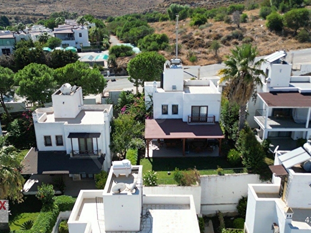 BODRUM BAĞLADA ÖZEL PLAJLI SITE IÇINDE 4+1 SATILIK TAM MÜSTAKİL VILLA - Görsel 3
