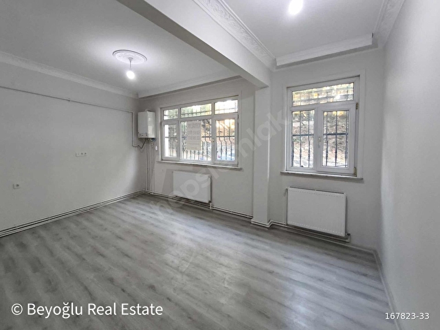 Beyoğlu Aynalıkavakta, Yenilenmiş Geniş 1+1 Satılık Daire - Görsel 5