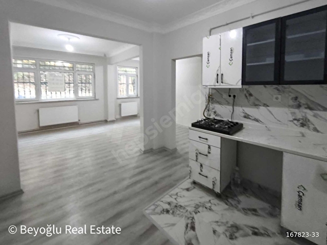 Beyoğlu Aynalıkavakta, Yenilenmiş Geniş 1+1 Satılık Daire - Görsel 8