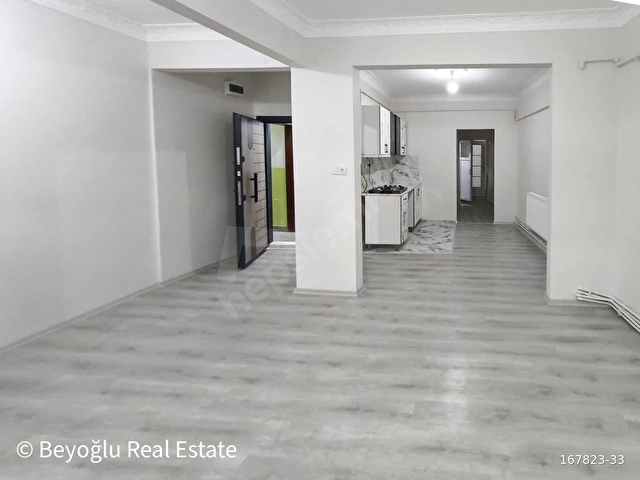 Beyoğlu Aynalıkavakta, Yenilenmiş Geniş 1+1 Satılık Daire - Görsel 2