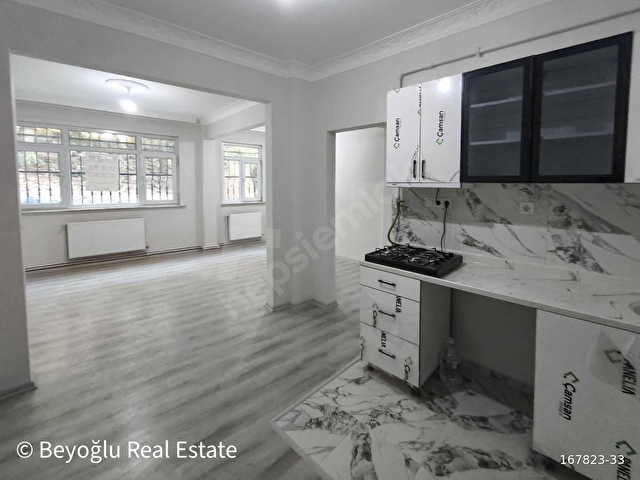 Beyoğlu Aynalıkavakta, Yenilenmiş Geniş 1+1 Satılık Daire - Görsel 7