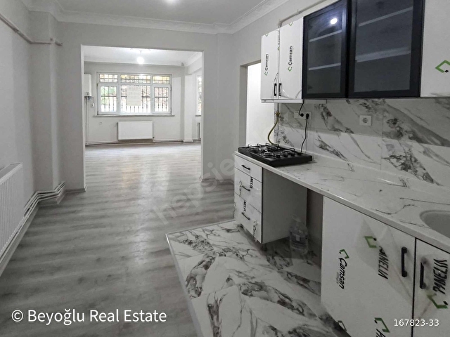 Beyoğlu Aynalıkavakta, Yenilenmiş Geniş 1+1 Satılık Daire - Görsel 6