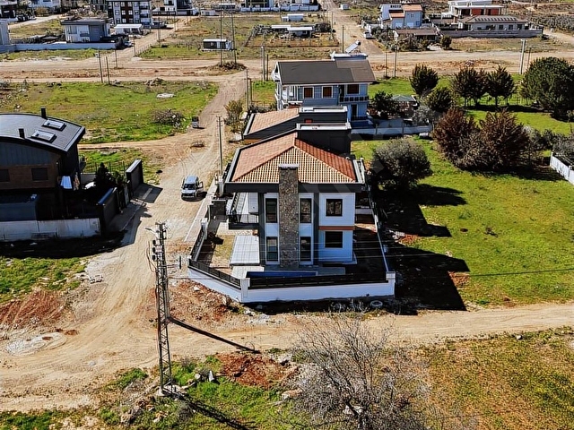 Antalya Döşemealtında Değerli Lokasyonda Satılık Villa - Görsel 3