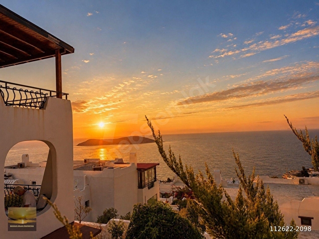 Bodrum Gümüşlükte satılık müstakil villa 9 adalar manzaralı ev