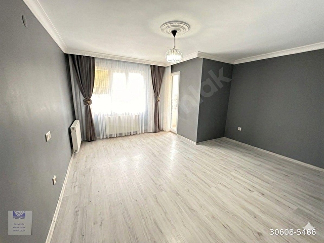 ÇEKMEKÖYDE ACİL SATILIK İSKANLI ASANSÖRLÜ 2+1 ARAKAT DAİRE - Görsel 3