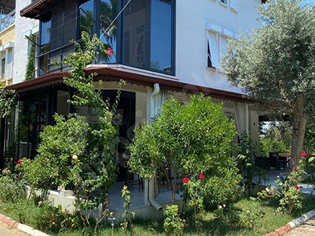 İKTİSAT EMLAKDAN SERİK KADRİYEDE SİTEİÇİ 4+1 225M2 HAVUZLU GÜVENLİKLİ TRİPLEX VİLLA