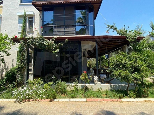 İKTİSAT EMLAKDAN SERİK KADRİYEDE SİTEİÇİ 4+1 225M2 HAVUZLU GÜVENLİKLİ TRİPLEX VİLLA - Görsel 2