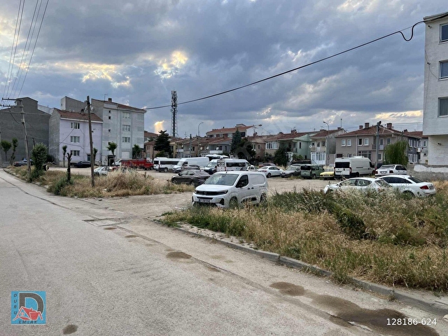 DURUDAN ÇAMLICA MH. 2+1 ARAKAT B.NECATİL 50 MT. SINIRSIZ KREDİ