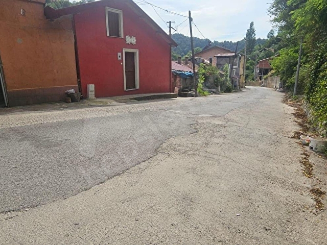 ZONGULDAK GARANTİ EMLAKTAN DİLAVER MAHALLESİNDE DOĞA İLE İÇ İÇE 2 KATLI SATILIK BİNA VE ARSASI - Görsel 4