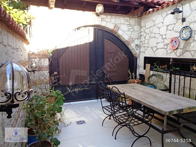 ALAÇATI KÖYİÇİNDE 4+1 HAVUZLU SEZONLUK KİRALIK ULTRA LÜKS TAŞ EV - Görsel 23