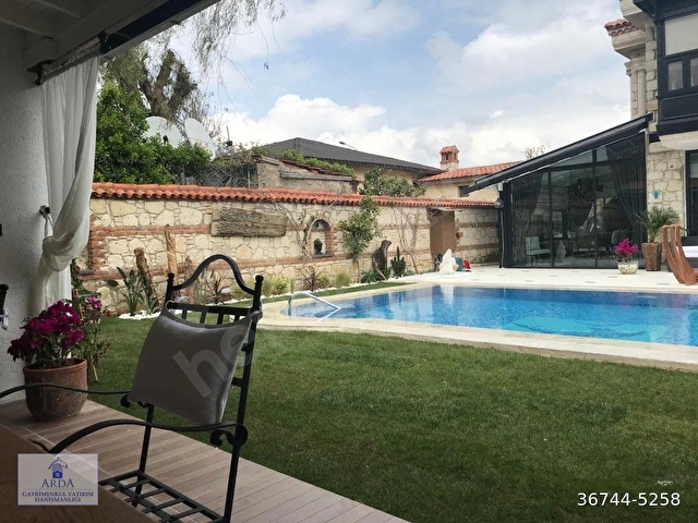 ALAÇATI KÖYİÇİNDE 4+1 HAVUZLU SEZONLUK KİRALIK ULTRA LÜKS TAŞ EV - Görsel 3