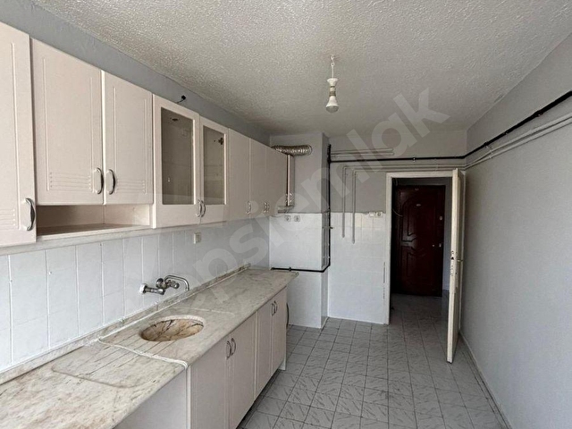 Kızılay Sümer 1 Sokakta - Ön Cephe Tabela Değerli - Katta Asansörlü Bakımlı 3+1 Kiralık Büro - Görsel 11