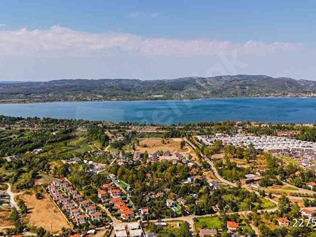 REMAX OYA DOĞAN SAPANCA CEVİZLİ EVLERİ 4+1 SATILIK VİLLA - Görsel 3