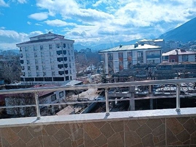 Nehir manzaral,ı huzurlu bir apartman . - Görsel 14