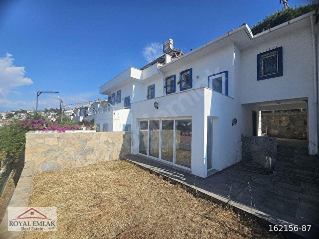 Muğla Güllük Deniz Manzaralı Satılık Müstakil Yazlık