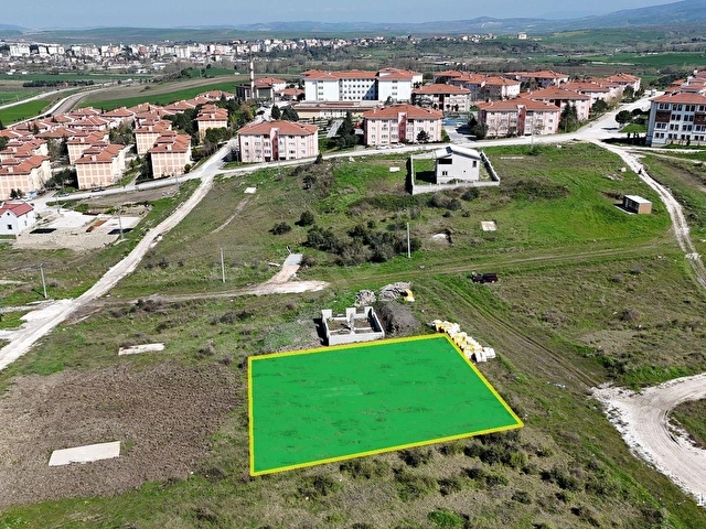 BALIKESİR MANYAS ATATÜRK MAHALLESİNDE SATILIK 902 M2 ARSA