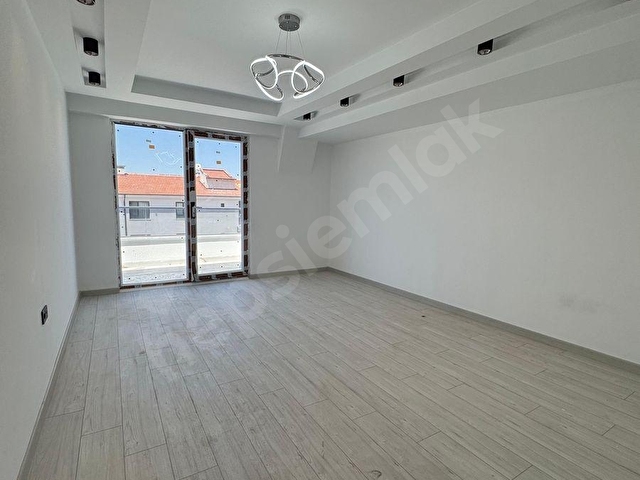 ESTORIADAN GÜNDÜZ ÖKÇÜN YAKINI KULLANIŞLI DUBLEKS 4+1 DAİRE - Görsel 2