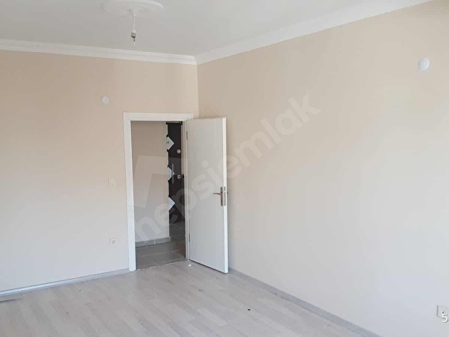 ASSOSTAN MERKEZİ KONUM DA FIRSAT GENİŞ 2+1 DAİRE - Görsel 8