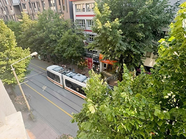 DOKTORLAR CADDESİNDE EŞYALI KİRALIK OFİS - Görsel 17