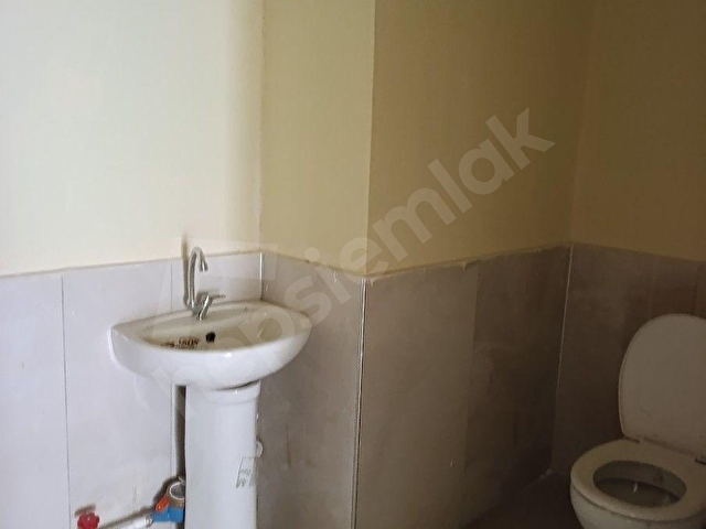 ŞEHİR MERKEZİNDE ŞEHİT KAMİL OKULUNUN KARŞISINDA 130M2 KİRALIK OFİS - Görsel 20