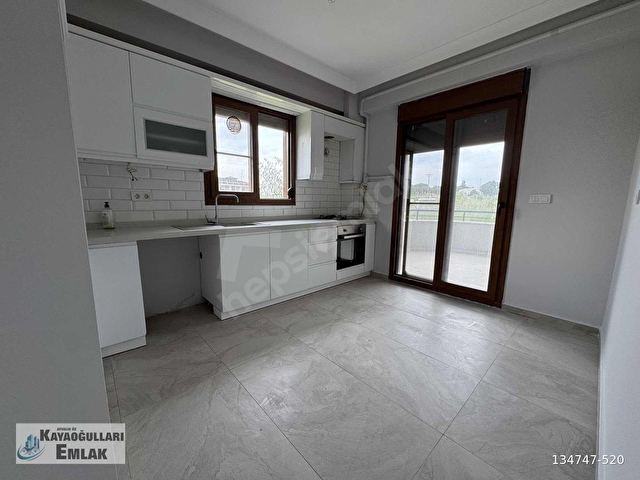 Ayvalık Özkayaoğulları Emlak 150 evler mh kiralık 3+1 daire - Görsel 3