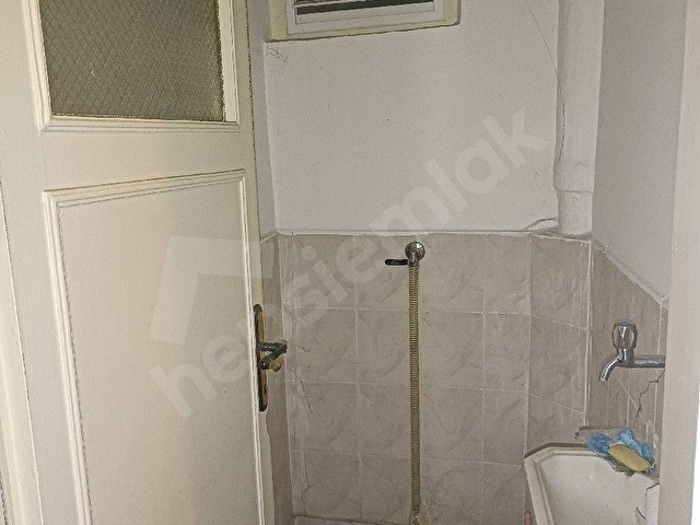 KURTULUŞTA 2+1 KOMBİLİ, İÇİ BAKIMLI, KOLEJ METROYA 4 DK - Görsel 6