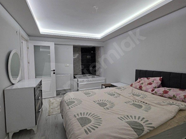 KARAYOLLARI KAVŞAĞININ HEMEN ÜSTÜNDE ACİL 100M2 FULL EŞYALI ULTRALÜX DAİRE - Görsel 11