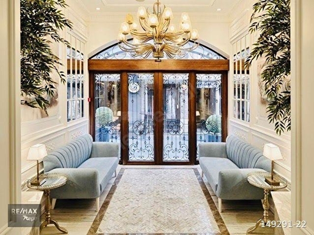 Taksim İstiklalde Tarihi Dokulu, Şık, 27 Odalı Satılık Otel
