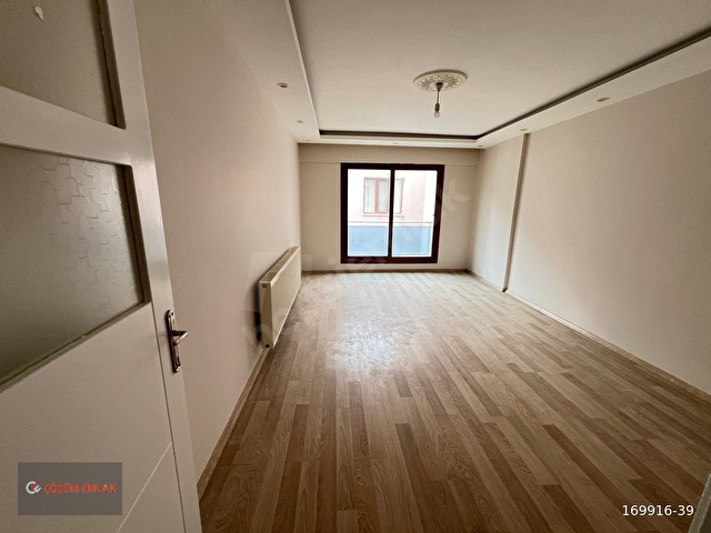 ÇÖZÜM EMLAKTAN MURADİYE İSTASYON CADDESİNDE 3+1 ARA KAT DAİRE - Görsel 3