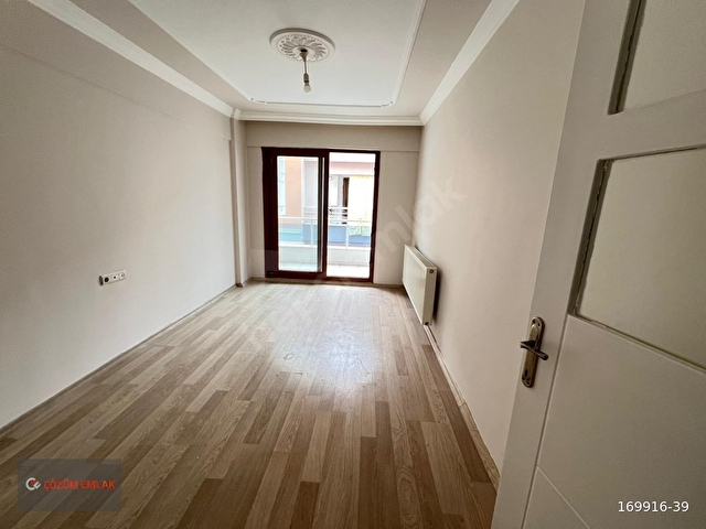 ÇÖZÜM EMLAKTAN MURADİYE İSTASYON CADDESİNDE 3+1 ARA KAT DAİRE - Görsel 4