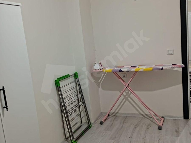 EMLAKNOMİDEN TOROSDA EŞYALI 1+1 SON KAT KİRALIK DAİRE - 105797 - Görsel 4