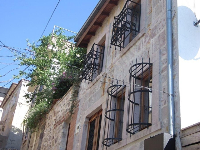 AYVALIK MERKEZDE TARİHİ DOKUDA KİRALIK EŞYALI MÜSTAKİL EV - Görsel 24