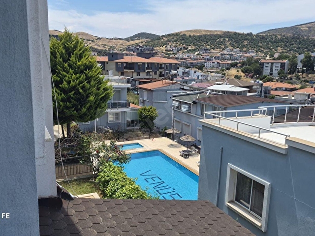 Yeni Foça Sezonluk Deniz Manzaralı Havuzlu Eşyalı Bakımlı 90m2 3+1 Dublex