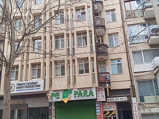 KIZILAY  SÜMER 1 CADDESİNDE  2+1 KOMBİLİ  ASANSÖRLÜ  BALKONLU  BÜRO  25.000.TL.
