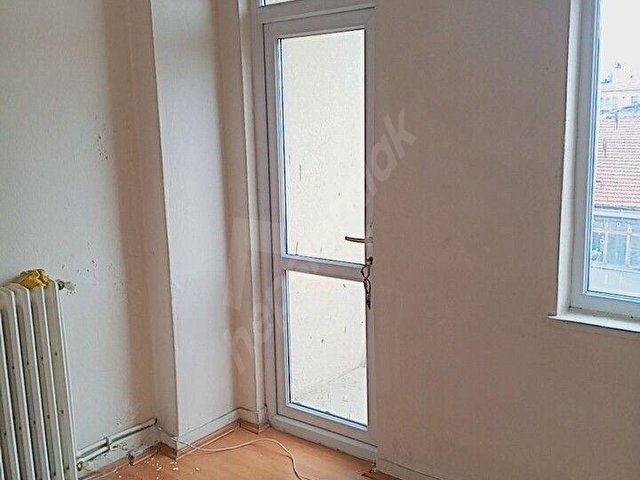 KIZILAY  SÜMER 1 CADDESİNDE  2+1 KOMBİLİ  ASANSÖRLÜ  BALKONLU  BÜRO  25.000.TL. - Görsel 9