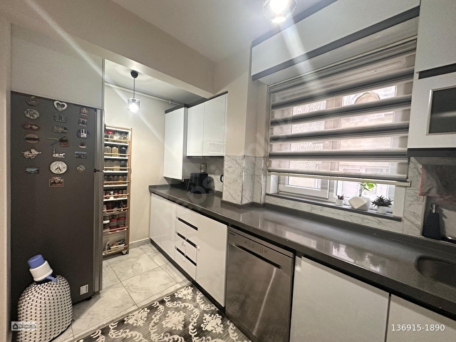 RAMİ YENİMAHALLEDE MÜKEMMEL KONUMDA, MASRAFSIZ 3+1 FIRSAT DAİRE - Görsel 12