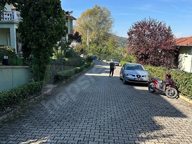 SAPANCA GÖL EMLAKTAN GÖL MANZARALI HAVUZLU SİTE İÇİ MÜSTAKİL - Görsel 3