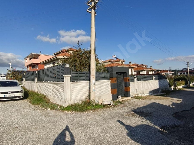 Foça Bağarasında Satılık Villa Tam Müstakil Havuzlu Otoparklı - Görsel 11