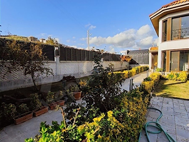 Foça Bağarasında Satılık Villa Tam Müstakil Havuzlu Otoparklı - Görsel 10