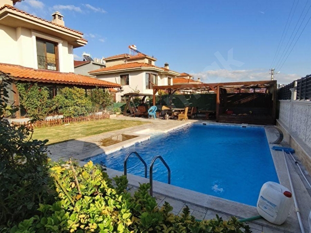 Foça Bağarasında Satılık Villa Tam Müstakil Havuzlu Otoparklı - Görsel 5