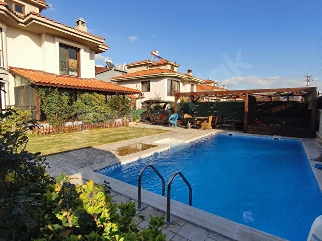 Foça Bağarasında Satılık Villa Tam Müstakil Havuzlu Otoparklı - Görsel 3