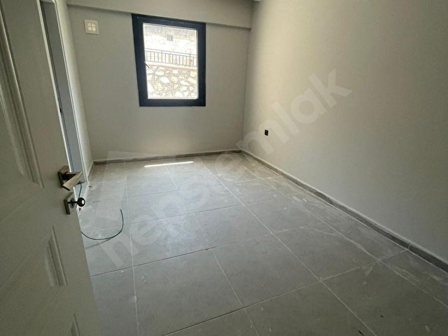 DENİZE SIFIR KONUMLU FULL DONANIMLI SİTE İÇİ 2+1 DAİRE - Görsel 12