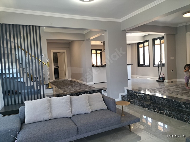 ÇAVUŞTA SÜPER MANZARALI VE DEKORASYONLU 425m2 6+2 SATILIK VİLLA - Görsel 3