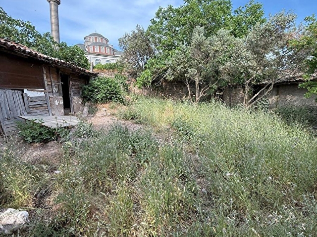 GÖNEN ÜZÜMLÜ’DE 440 m² AVLULU KÖY EVİ VE İMARLI ARSA - Görsel 9