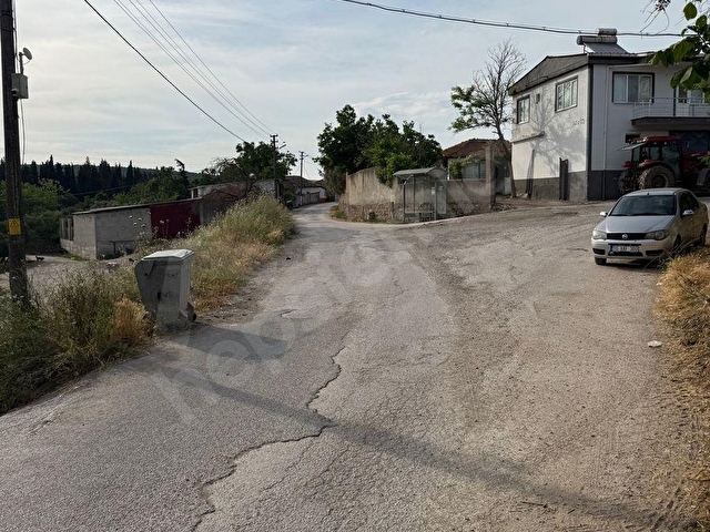 GÖNEN ÜZÜMLÜ’DE 440 m² AVLULU KÖY EVİ VE İMARLI ARSA - Görsel 27