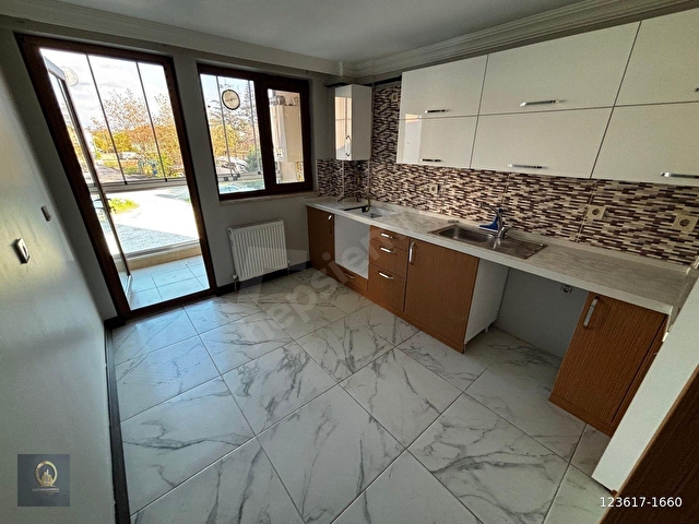 ÖĞERETMENDEN SİTE İÇİ ARA KAT 145m² EBEVEYN BANYOLU FIRSAT 3+1 - Görsel 10