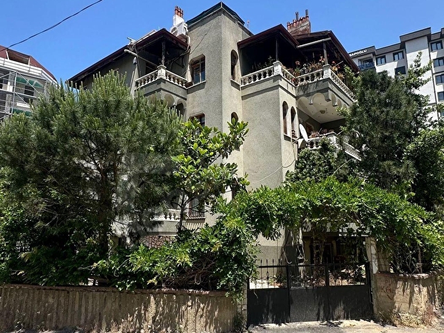 E-5 METROYA 5 DK. YÜRÜME 2 BALKONLU 2 WCLİ KATTA TEK FERAH 3+1