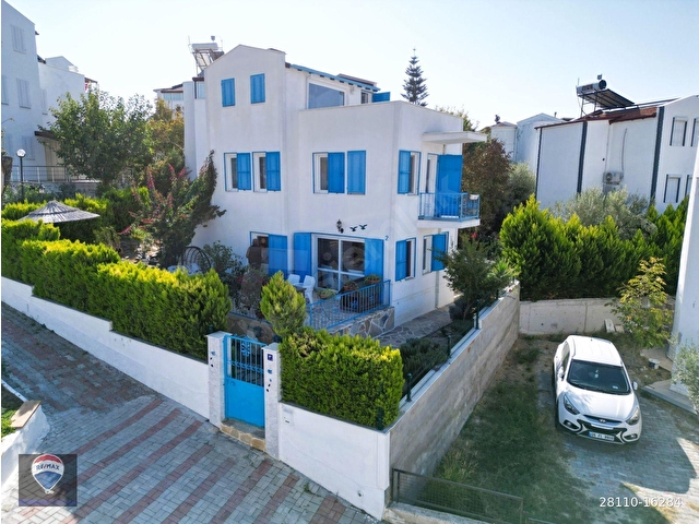 Deniz Manzaralı Bahçeli Doğalgazlı 3+1 Satılık Müstakil Villa
