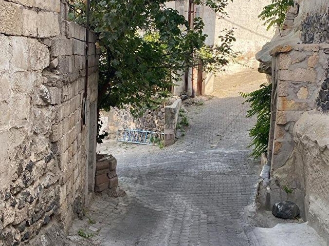 NAR KASABASINDA OTEL YAPIMINA UYGUN SATILIK ESKİ EV - Görsel 8